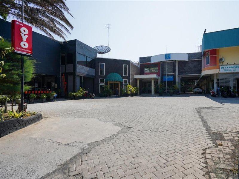 Oyo 1652 Hotel Tampiarto Probolinggo Kültér fotó