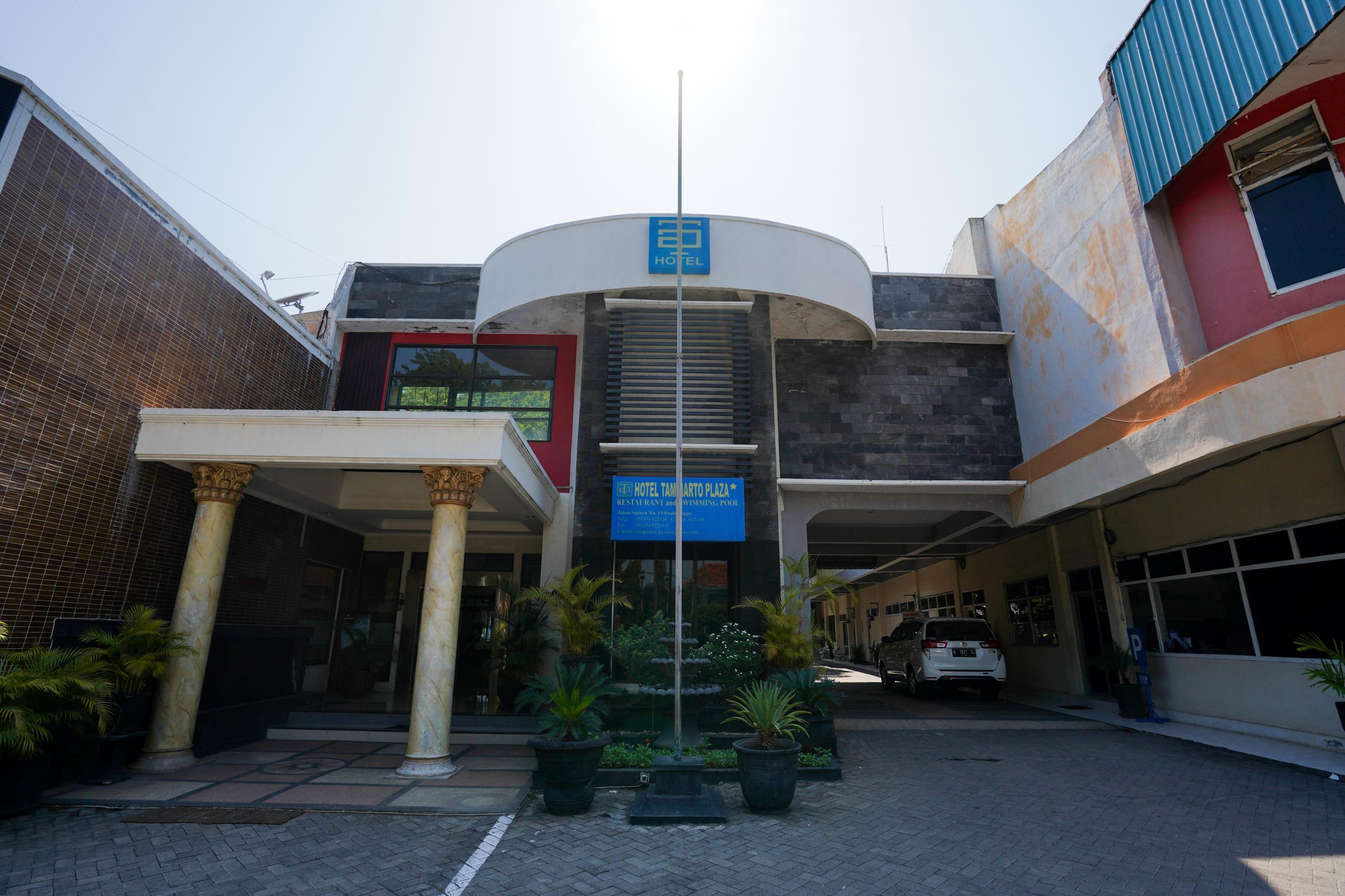 Oyo 1652 Hotel Tampiarto Probolinggo Kültér fotó